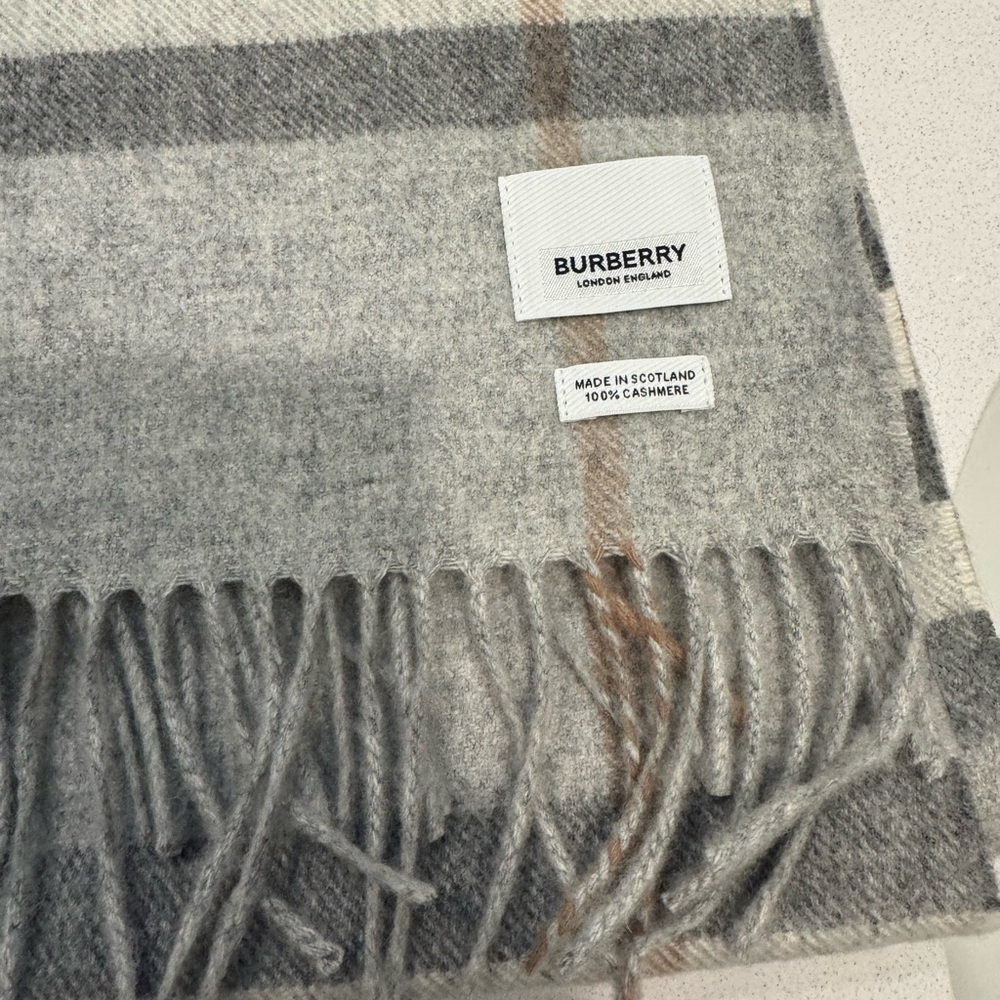 FLASH SALE: Burberry Gray Wool Scarf - Picture 3 of 3